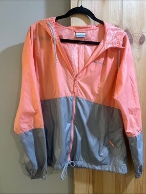 Columbia  ladies hooded lightweight Jacket in Coral and Gray size medium